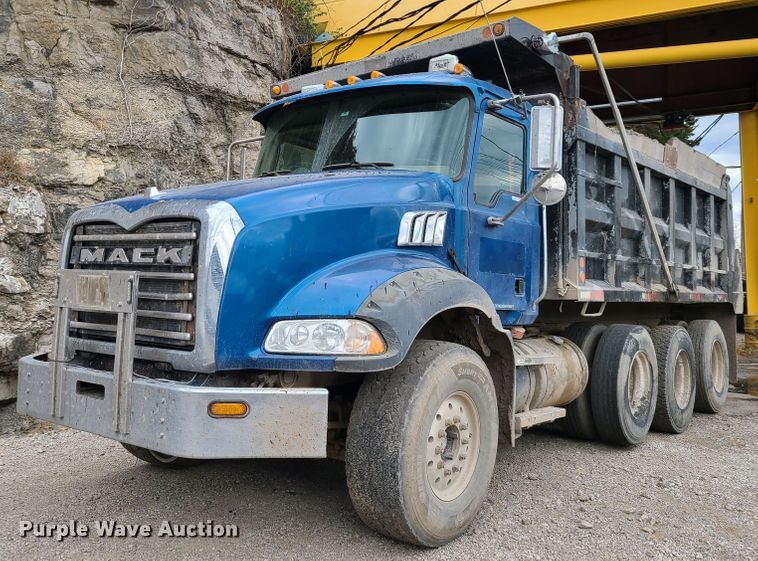 image for item HE9946 2006 Mack CT713  dump truck