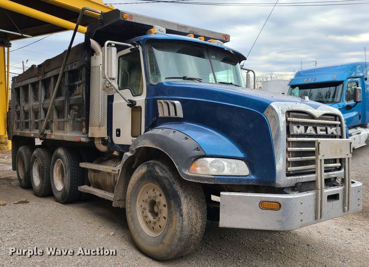 image for item HE9946 2006 Mack CT713  dump truck