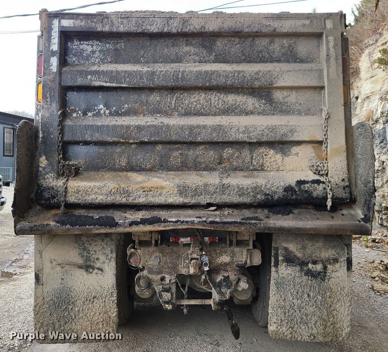 image for item HE9946 2006 Mack CT713  dump truck