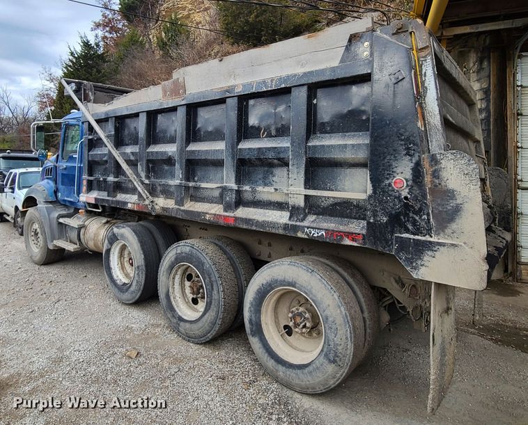 image for item HE9946 2006 Mack CT713  dump truck