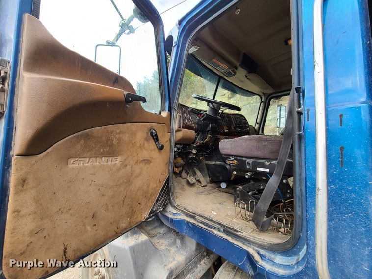 image for item HE9946 2006 Mack CT713  dump truck