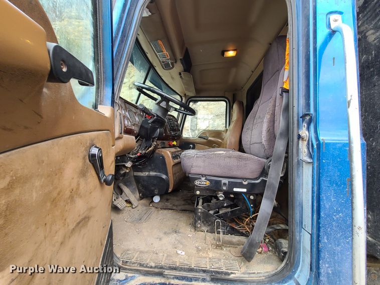 image for item HE9946 2006 Mack CT713  dump truck