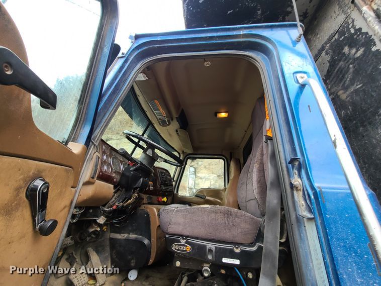 image for item HE9946 2006 Mack CT713  dump truck