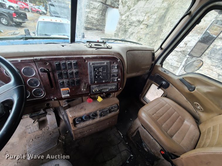 image for item HE9946 2006 Mack CT713  dump truck