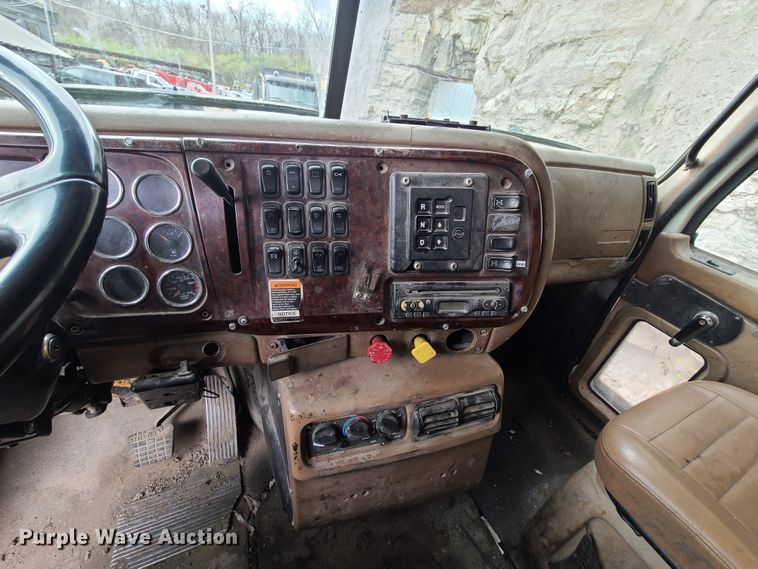 image for item HE9946 2006 Mack CT713  dump truck