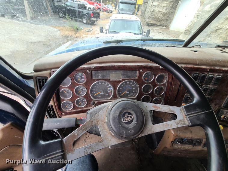 image for item HE9946 2006 Mack CT713  dump truck