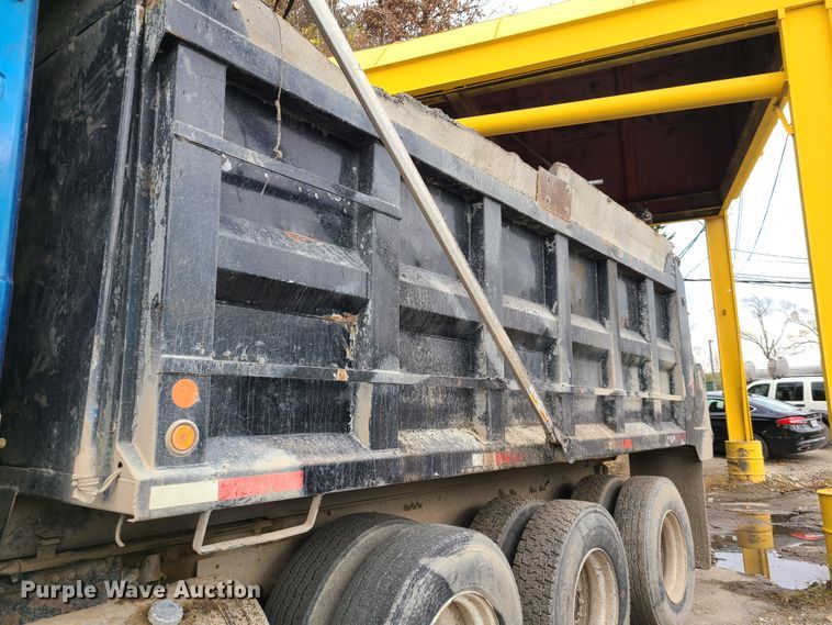 image for item HE9946 2006 Mack CT713  dump truck