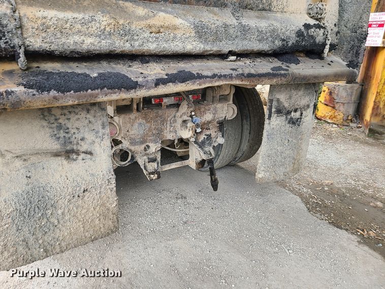 image for item HE9946 2006 Mack CT713  dump truck