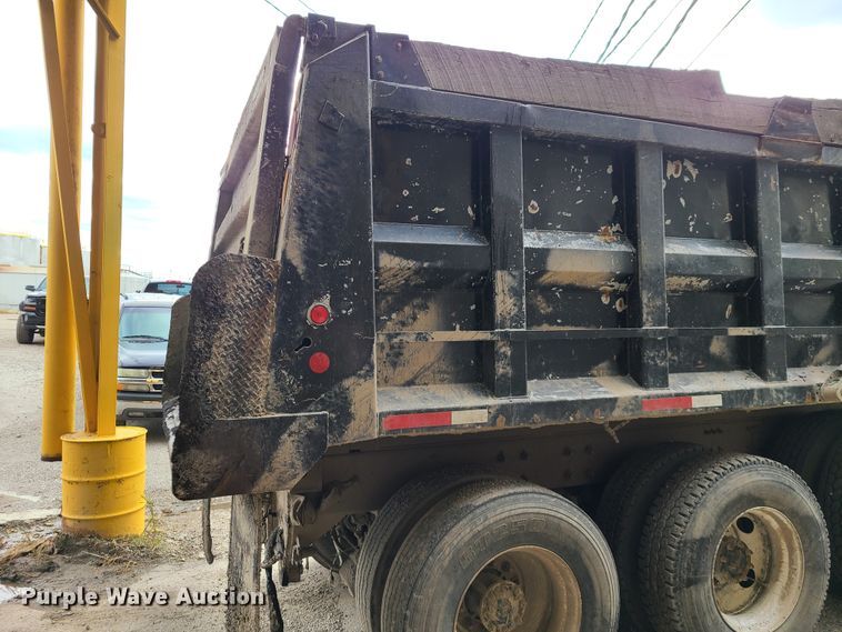 image for item HE9946 2006 Mack CT713  dump truck