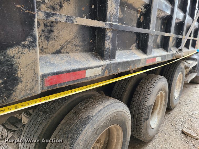 image for item HE9946 2006 Mack CT713  dump truck