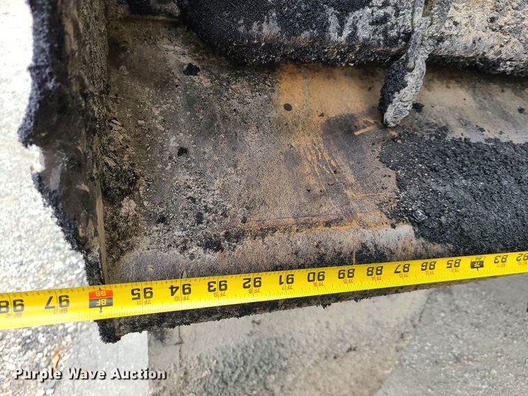 image for item HE9946 2006 Mack CT713  dump truck