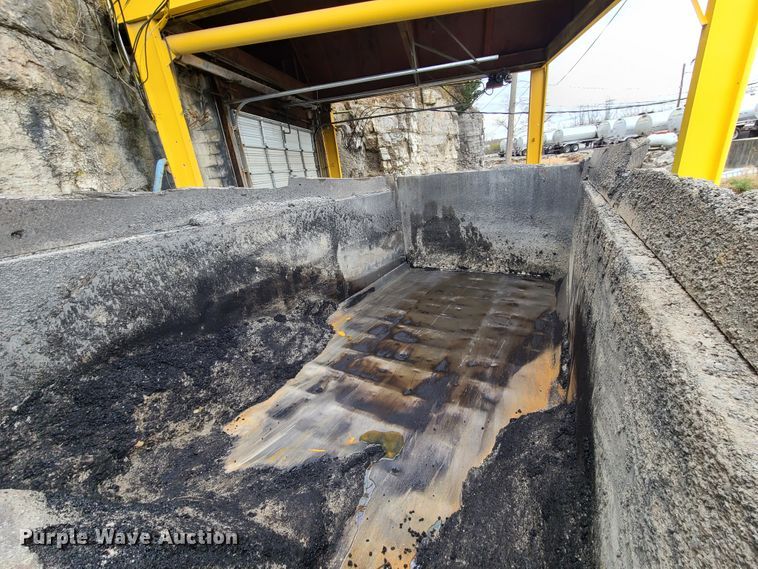 image for item HE9946 2006 Mack CT713  dump truck