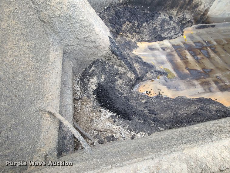 image for item HE9946 2006 Mack CT713  dump truck