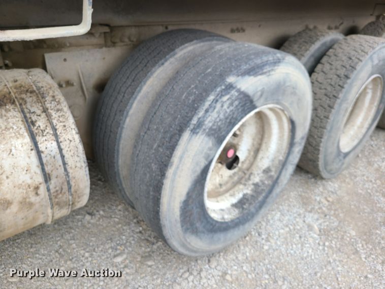 image for item HE9946 2006 Mack CT713  dump truck