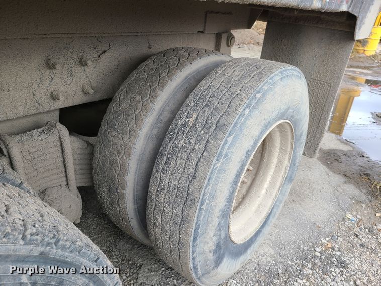 image for item HE9946 2006 Mack CT713  dump truck