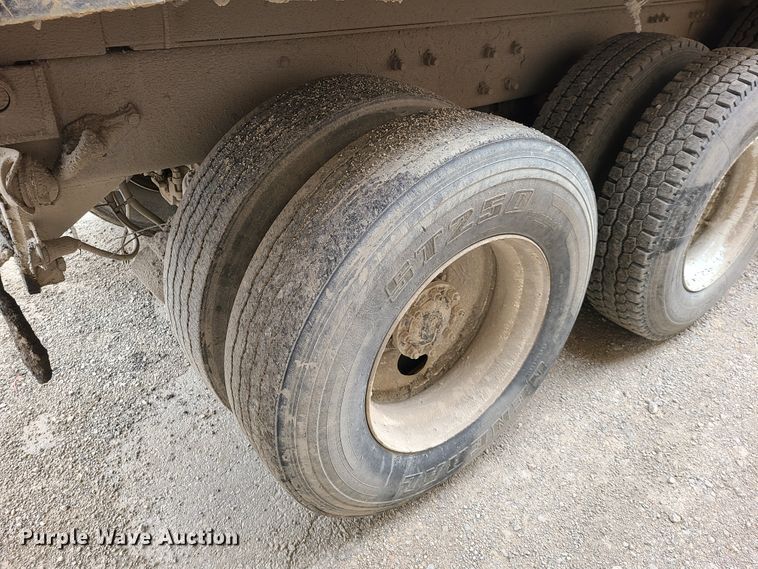 image for item HE9946 2006 Mack CT713  dump truck