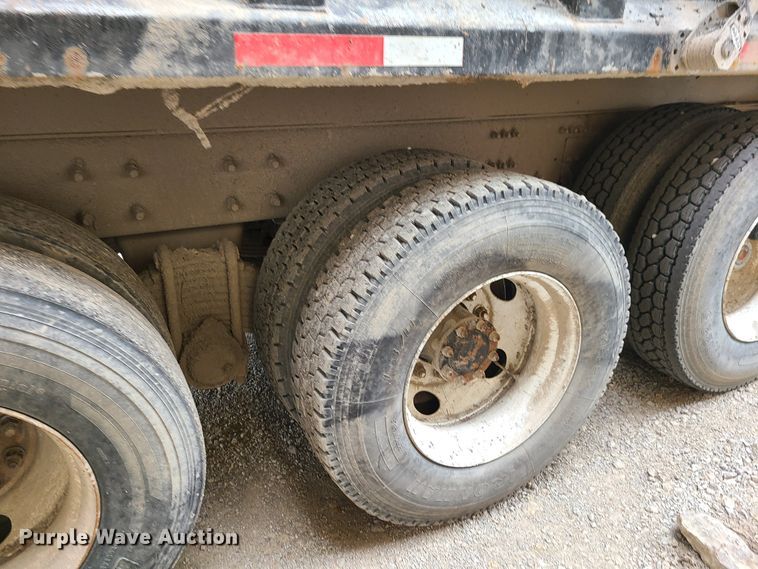 image for item HE9946 2006 Mack CT713  dump truck