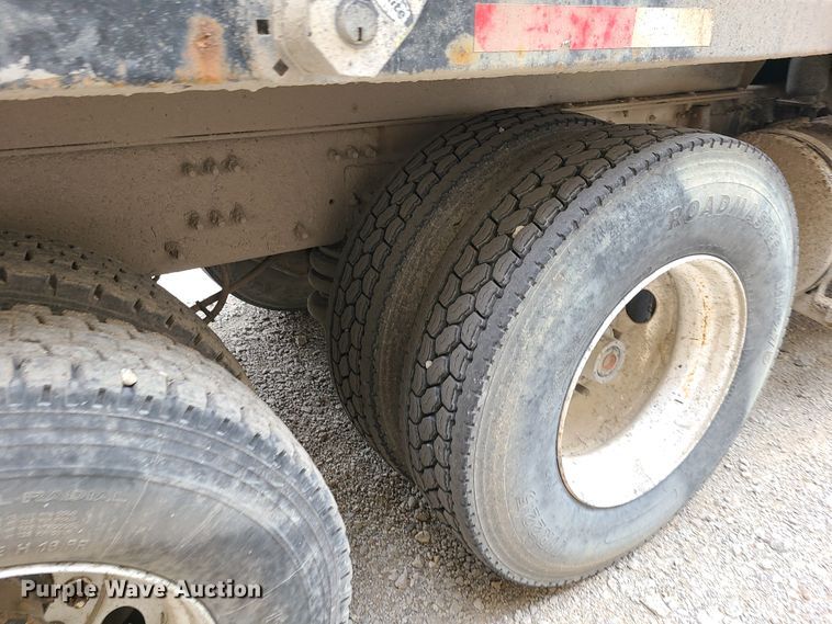 image for item HE9946 2006 Mack CT713  dump truck