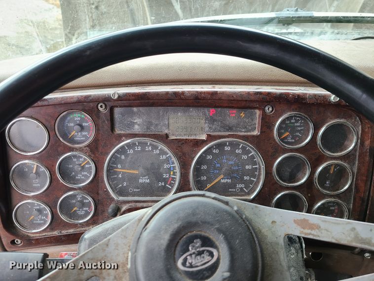 image for item HE9946 2006 Mack CT713  dump truck