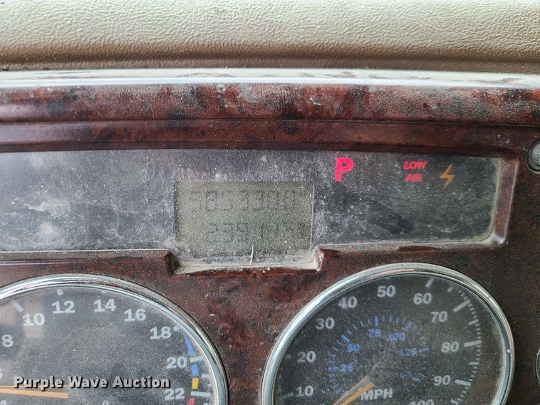 image for item HE9946 2006 Mack CT713  dump truck