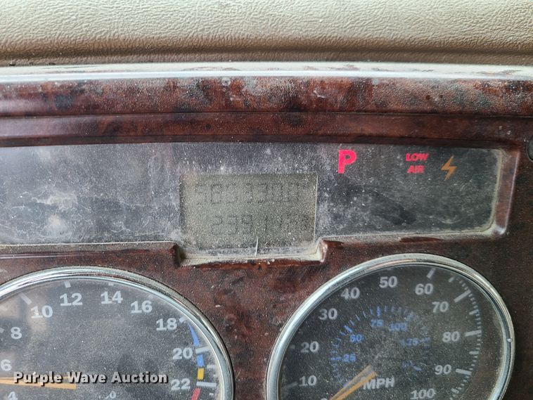 image for item HE9946 2006 Mack CT713  dump truck