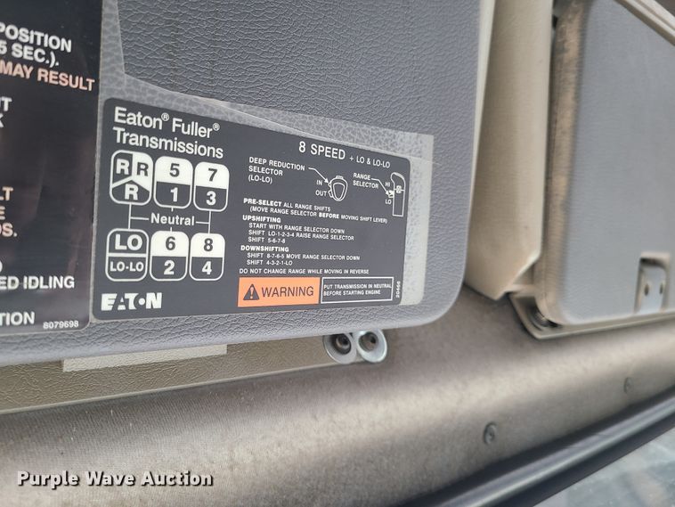 image for item HE9949 2005 Volvo VHD  live bottom truck