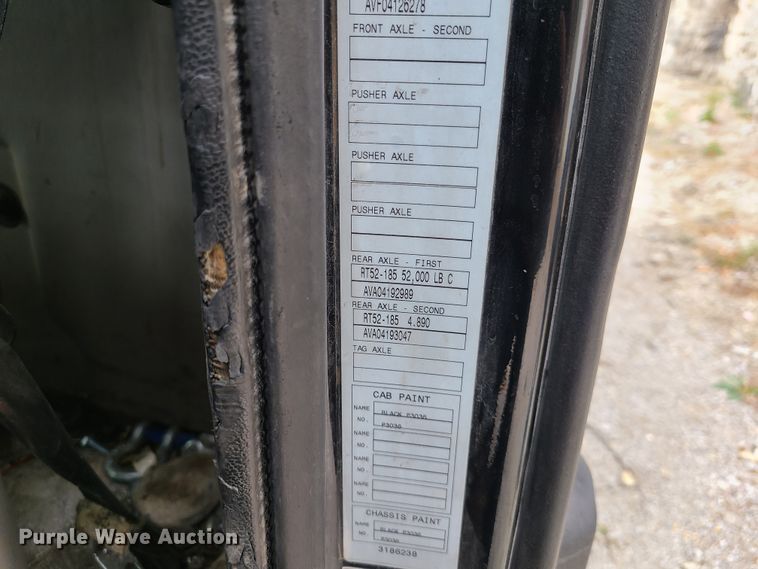 image for item HE9949 2005 Volvo VHD  live bottom truck