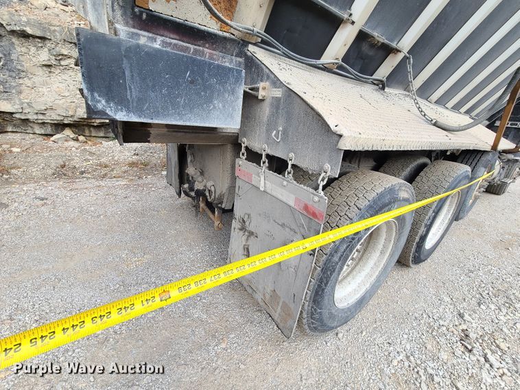 image for item HE9949 2005 Volvo VHD  live bottom truck