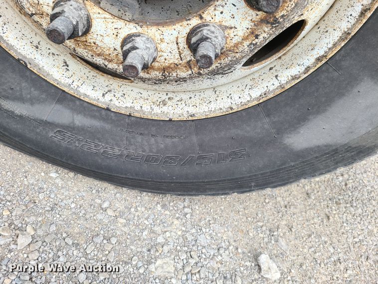 image for item HE9949 2005 Volvo VHD  live bottom truck