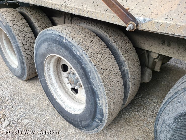 image for item HE9949 2005 Volvo VHD  live bottom truck