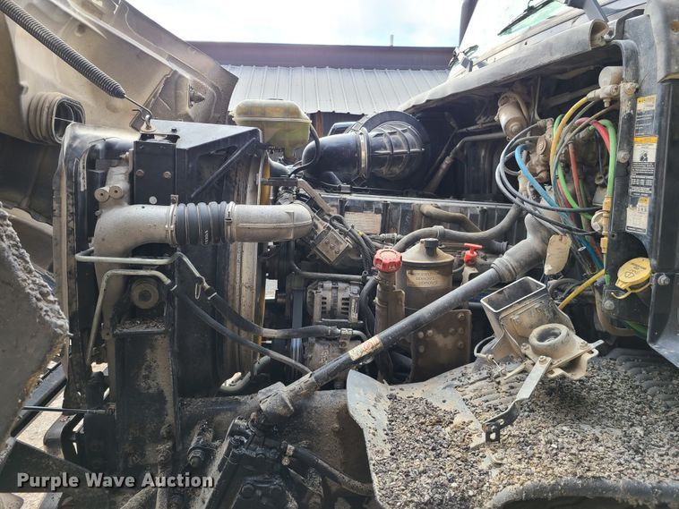 image for item HE9949 2005 Volvo VHD  live bottom truck