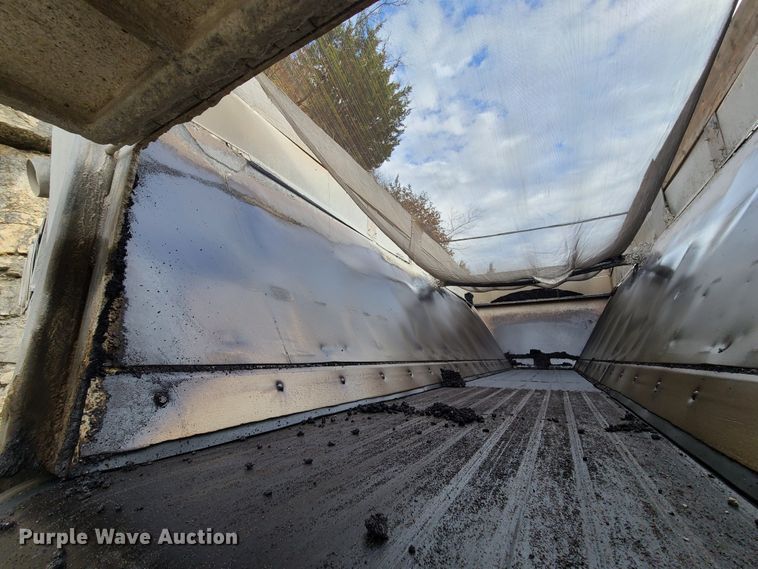 image for item HE9949 2005 Volvo VHD  live bottom truck