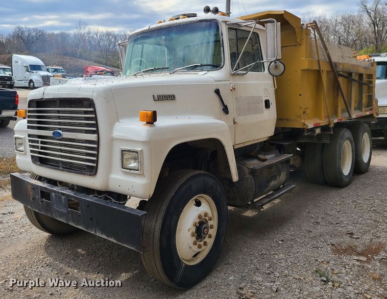 image for item HE9950 1993 Ford L9000  dump truck
