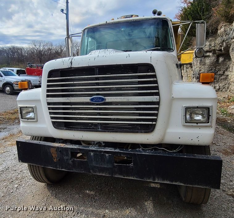 image for item HE9950 1993 Ford L9000  dump truck
