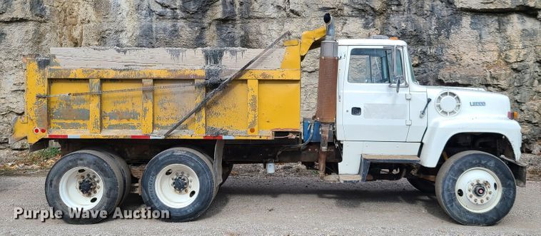 image for item HE9950 1993 Ford L9000  dump truck