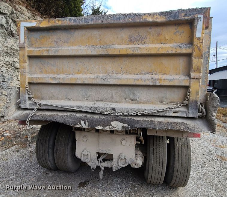 image for item HE9950 1993 Ford L9000  dump truck