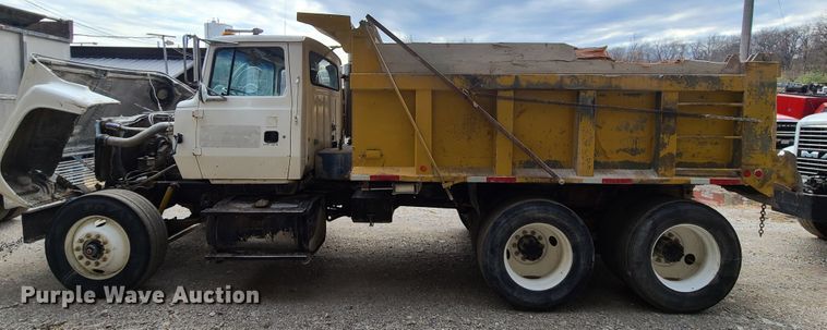 image for item HE9950 1993 Ford L9000  dump truck
