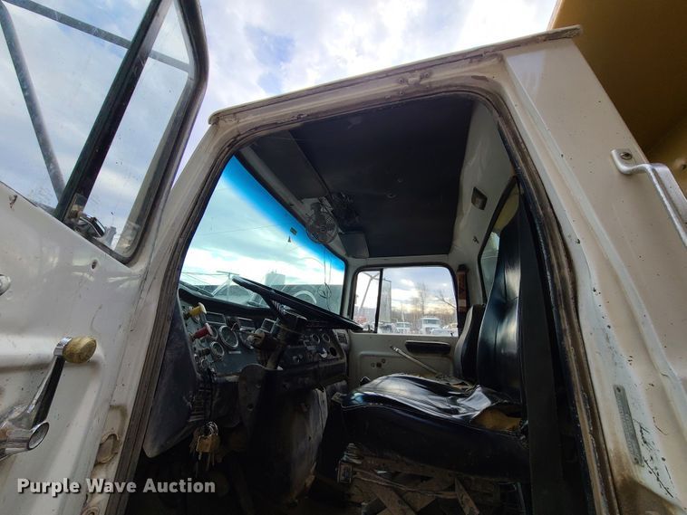 image for item HE9950 1993 Ford L9000  dump truck
