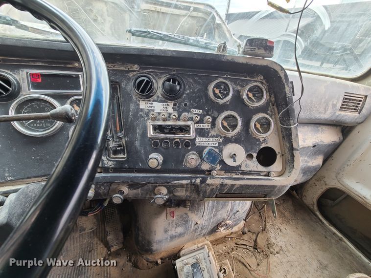 image for item HE9950 1993 Ford L9000  dump truck