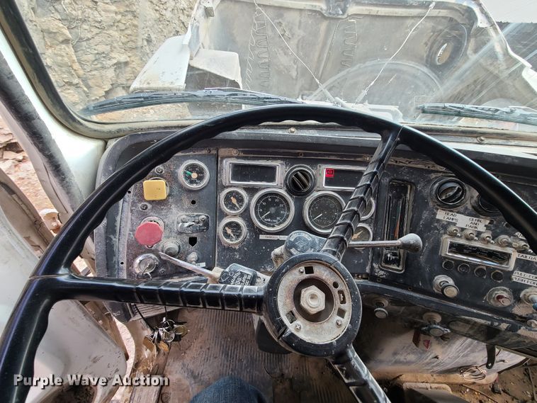 image for item HE9950 1993 Ford L9000  dump truck