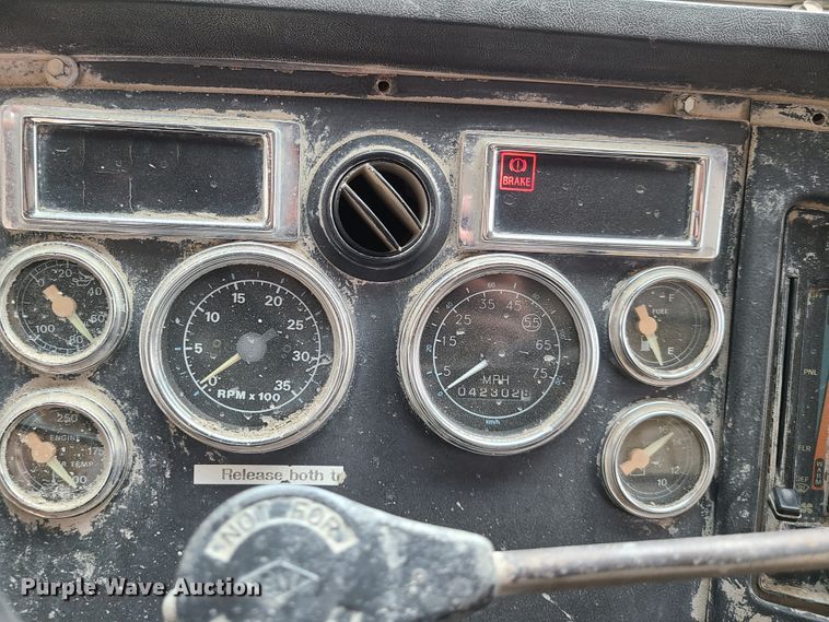 image for item HE9950 1993 Ford L9000  dump truck