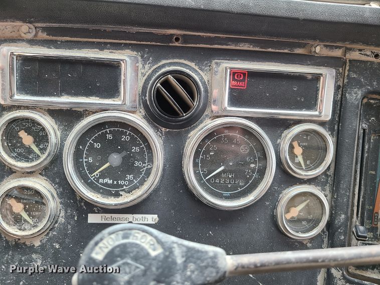 image for item HE9950 1993 Ford L9000  dump truck