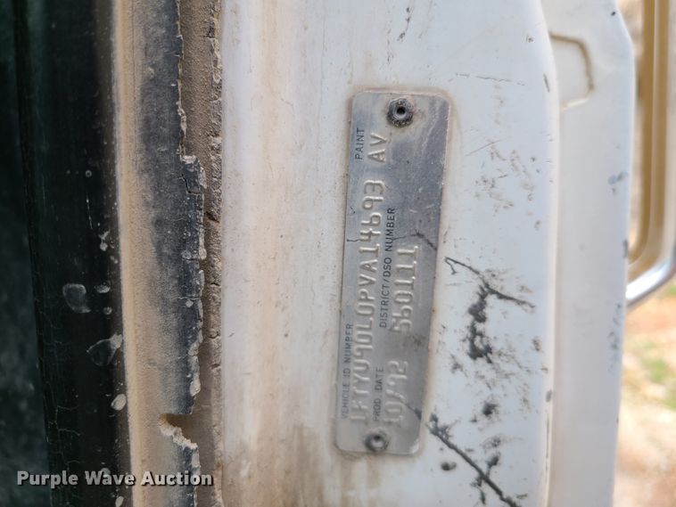 image for item HE9950 1993 Ford L9000  dump truck