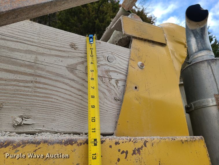 image for item HE9950 1993 Ford L9000  dump truck