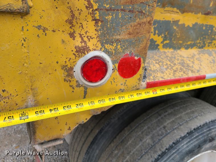 image for item HE9950 1993 Ford L9000  dump truck