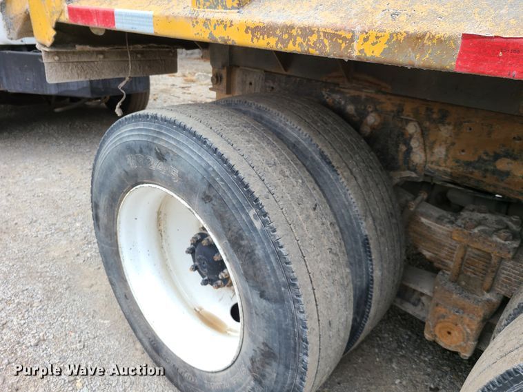 image for item HE9950 1993 Ford L9000  dump truck