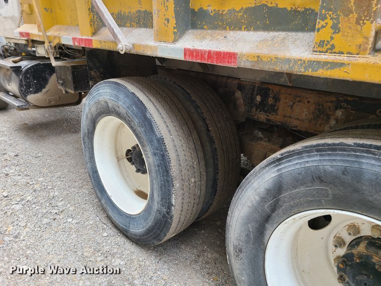 image for item HE9950 1993 Ford L9000  dump truck