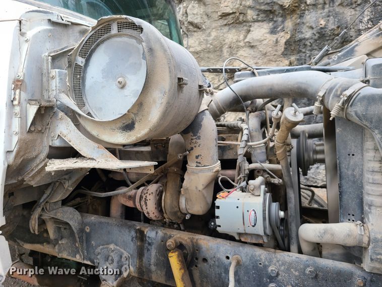 image for item HE9950 1993 Ford L9000  dump truck