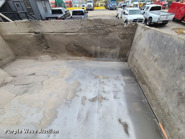 image for item HE9950 1993 Ford L9000  dump truck