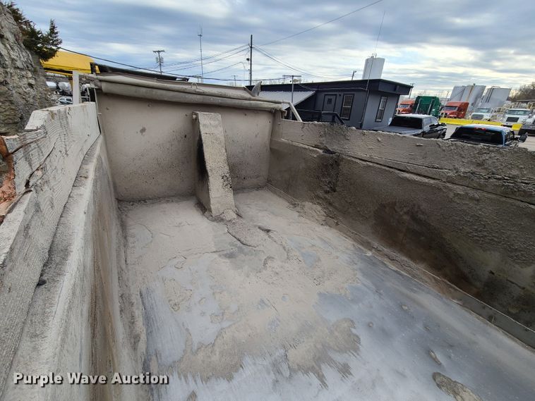 image for item HE9950 1993 Ford L9000  dump truck